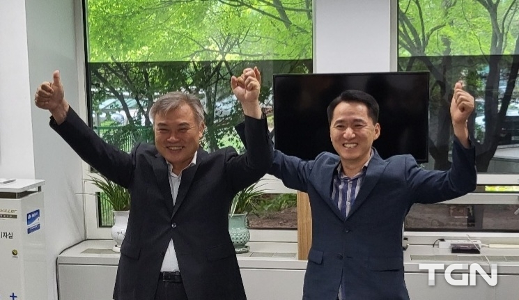 정기현 후보 (사진 왼쪽) 결정, 권중순 후보(사진 오른쪽), 2022. 8. 9. 더불어민주당 대전시당 위원장 원외 단일후보 정기현지지 선언