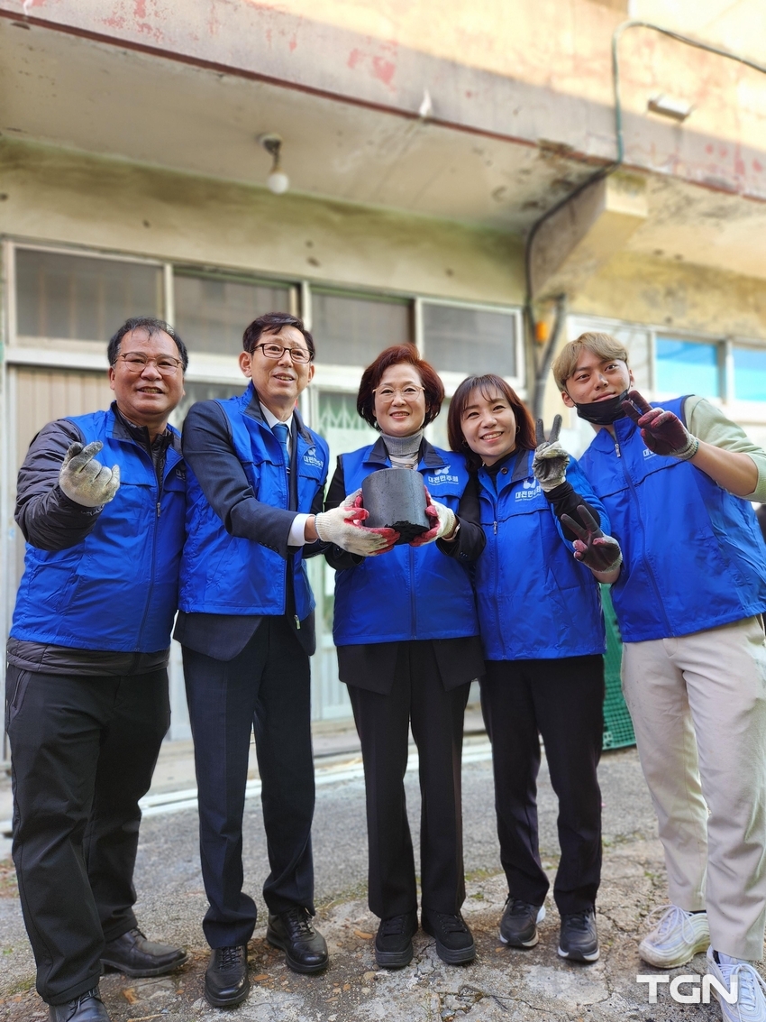 이원배 회원,박용준 서구의원,전명자 서구의회의장,김민숙 대전시의원,김난웅회원