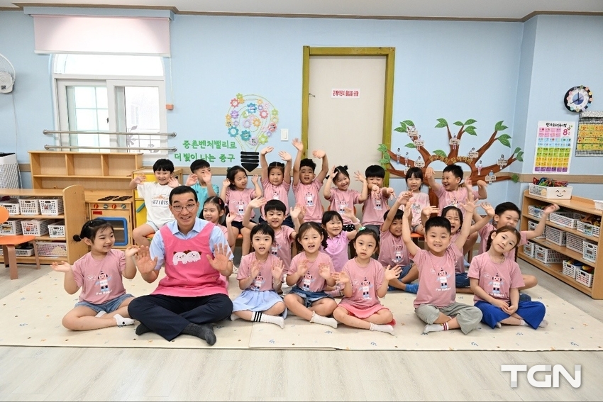어린이집 원아들과 함께 한 김광신 대전중구청장
