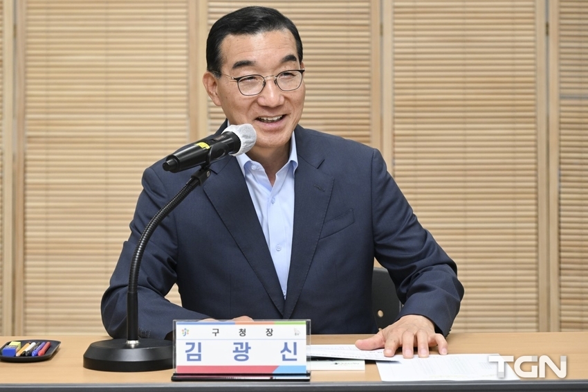 제 14회 대전효문화뿌리축제 사전 보고회에 참석해서 발언하고 있는 김광신 대전 중구청장