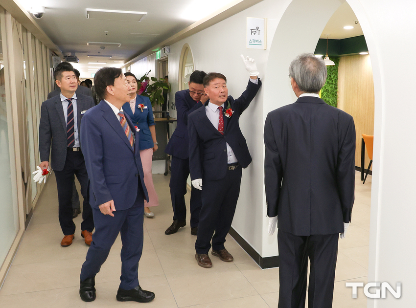 교 구성원 간의 합리적인 의사결정 과정을 거쳐 유연한 교육 공간으로 적극 활용되길 바란다.” 라고 하였다.