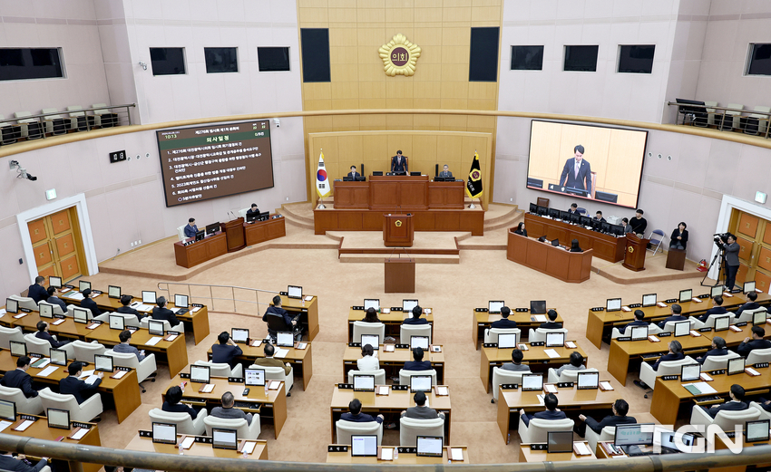 대전시의회(의장 이상래)가 6일 제276회 임시회를 개회하고, 15일까지 의사일정에 들어갔다.