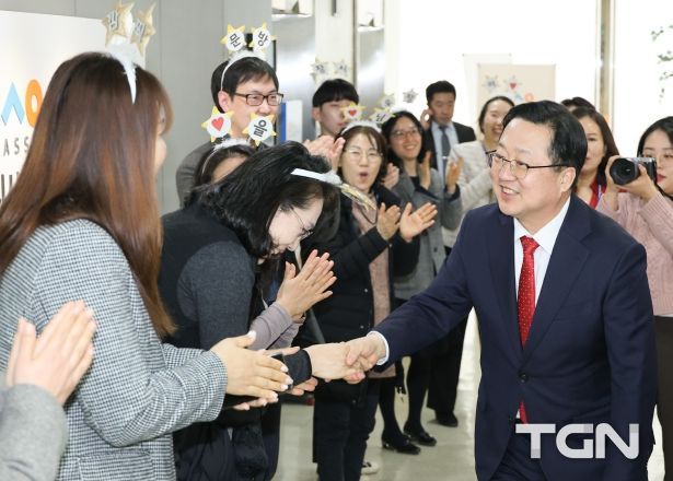이장우 대전시장, 대전사회서비스원 찾아..