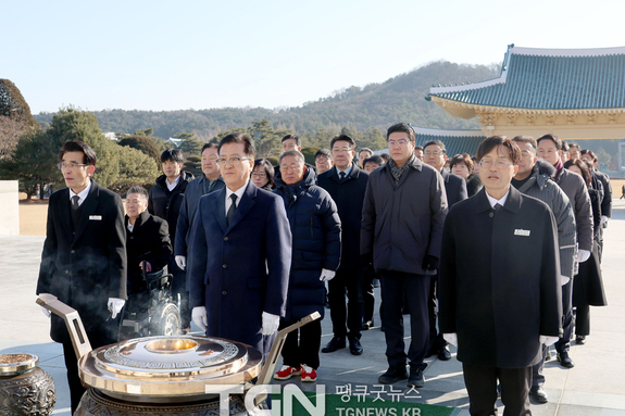 대전시의회, 병오년 새해 의정활동 추모와 다짐으로 시작 2026년 새해 첫 공식 일정으로 대전현충원·보훈공원 참배