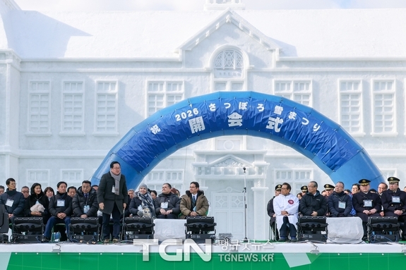 이 장우 시장, 제50회 국제설상조각대회에 참석한 박영수, 윤유담, 김진 작가를 격려