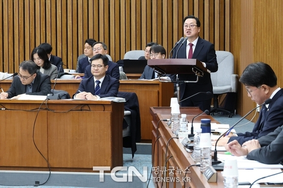 이장우 시장, 행정통합 특별법안 사수위해 국회 방문