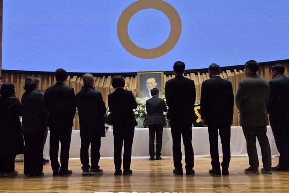 이춘희, 이해찬 전 총리 49재 참석