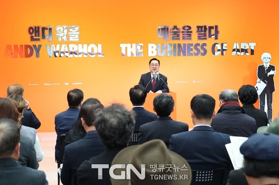 ‘앤디 워홀: 예술을 팔다’전시 개막