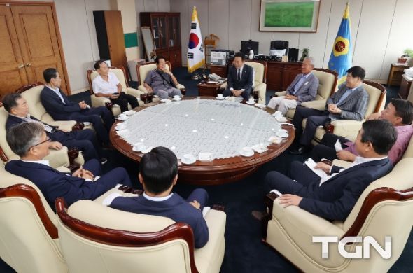 충북도의회, 역대 의장들의 지혜와 조언을 구하는 자리 마련