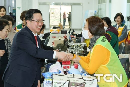 이장우 대전시장, 행복매장 사랑의 재활용 나눔장터 찾아